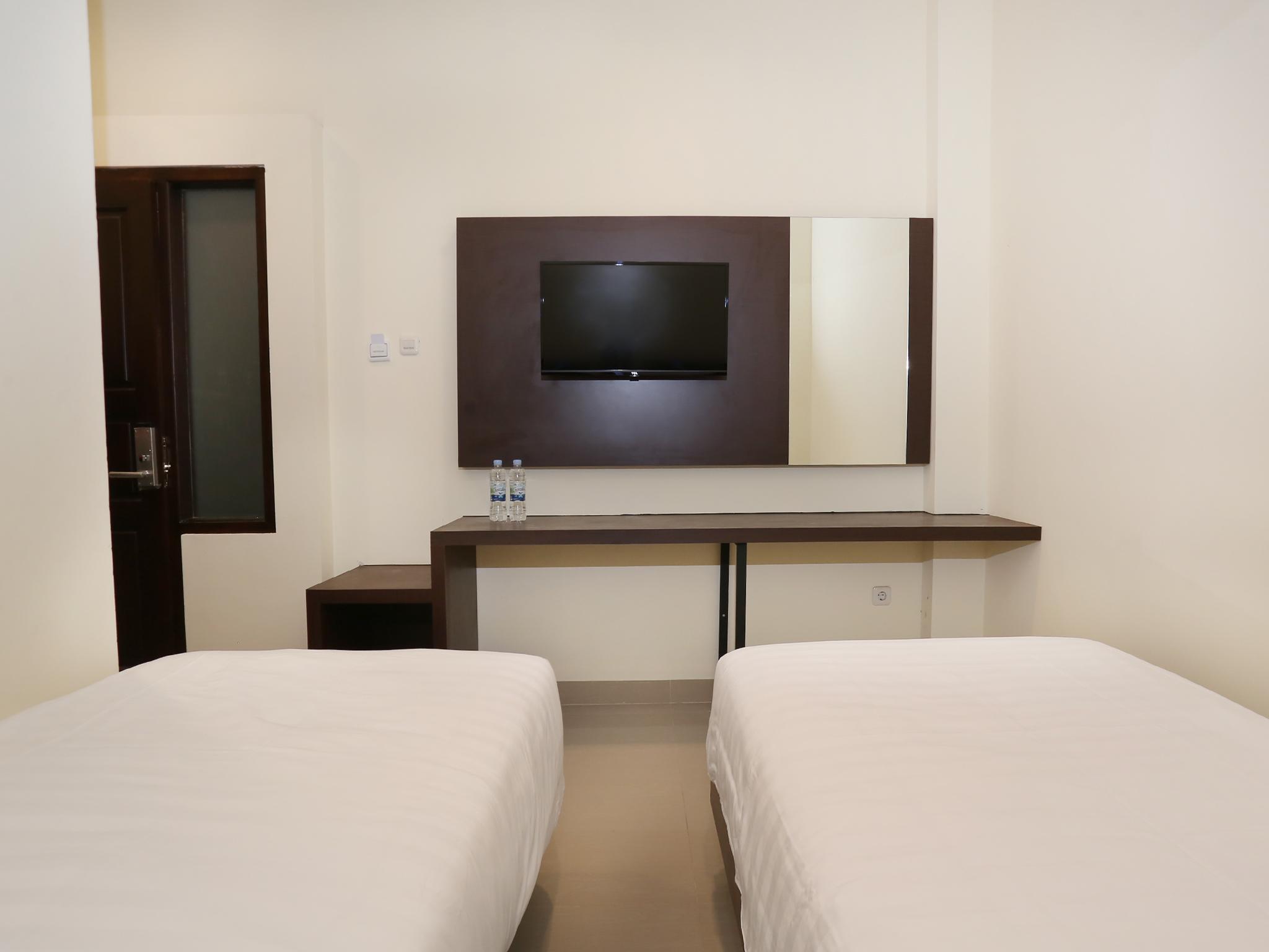 Vaccinated Staff - OYO 1626 Alena Residence Yogyakarta Exterior foto