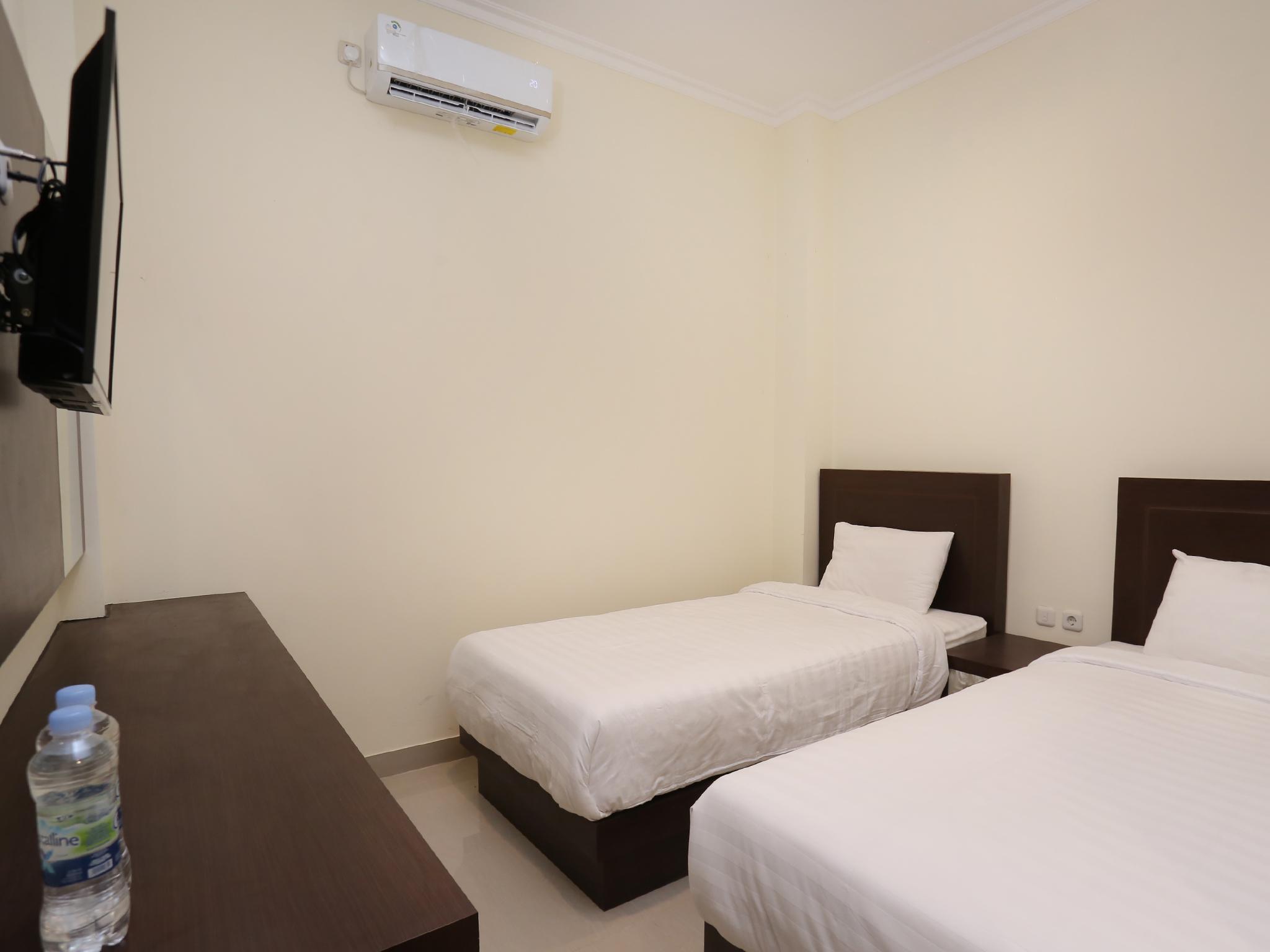 Vaccinated Staff - OYO 1626 Alena Residence Yogyakarta Exterior foto