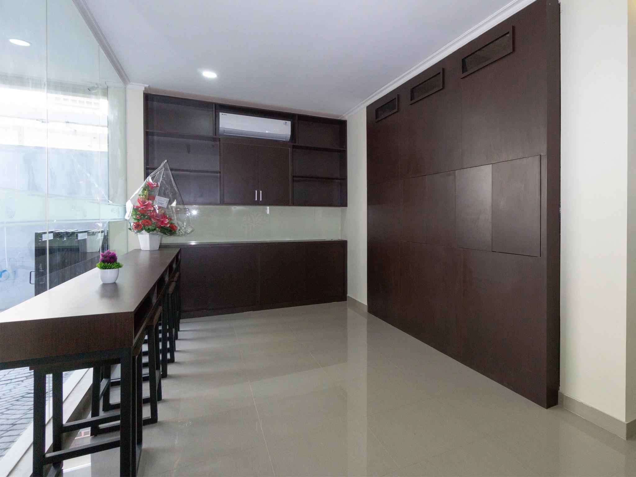 Vaccinated Staff - OYO 1626 Alena Residence Yogyakarta Exterior foto