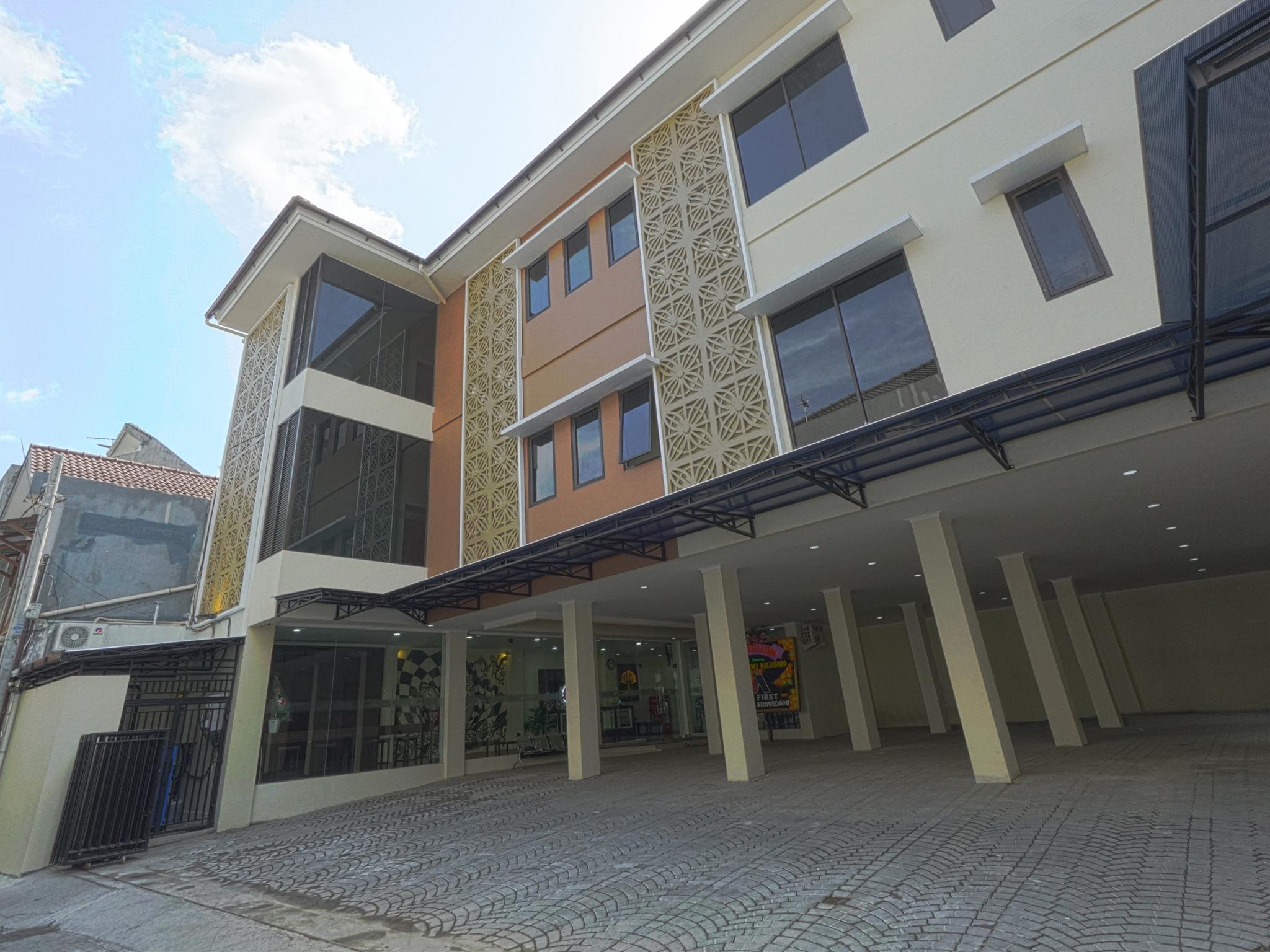 Vaccinated Staff - OYO 1626 Alena Residence Yogyakarta Exterior foto