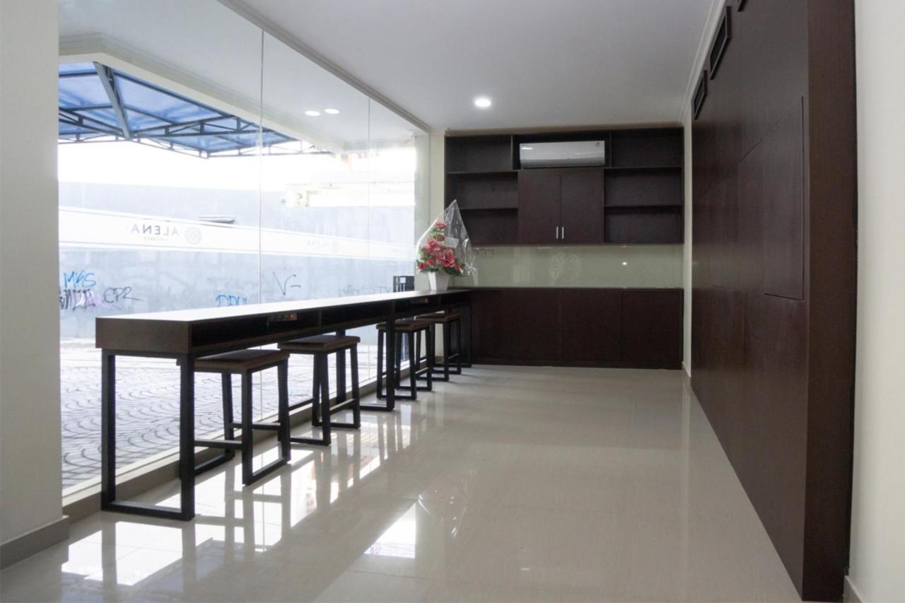 Vaccinated Staff - OYO 1626 Alena Residence Yogyakarta Exterior foto