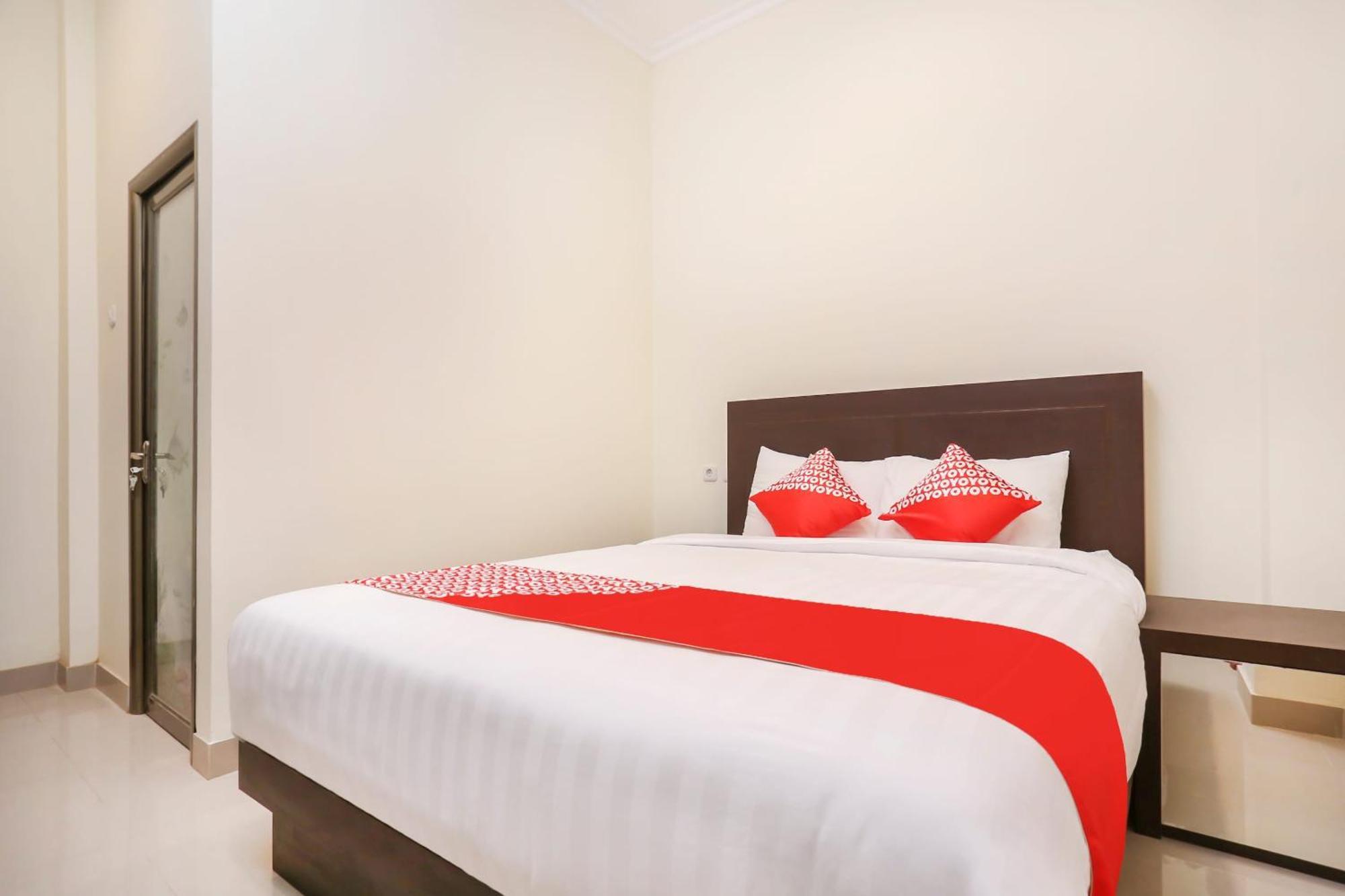 Vaccinated Staff - OYO 1626 Alena Residence Yogyakarta Exterior foto