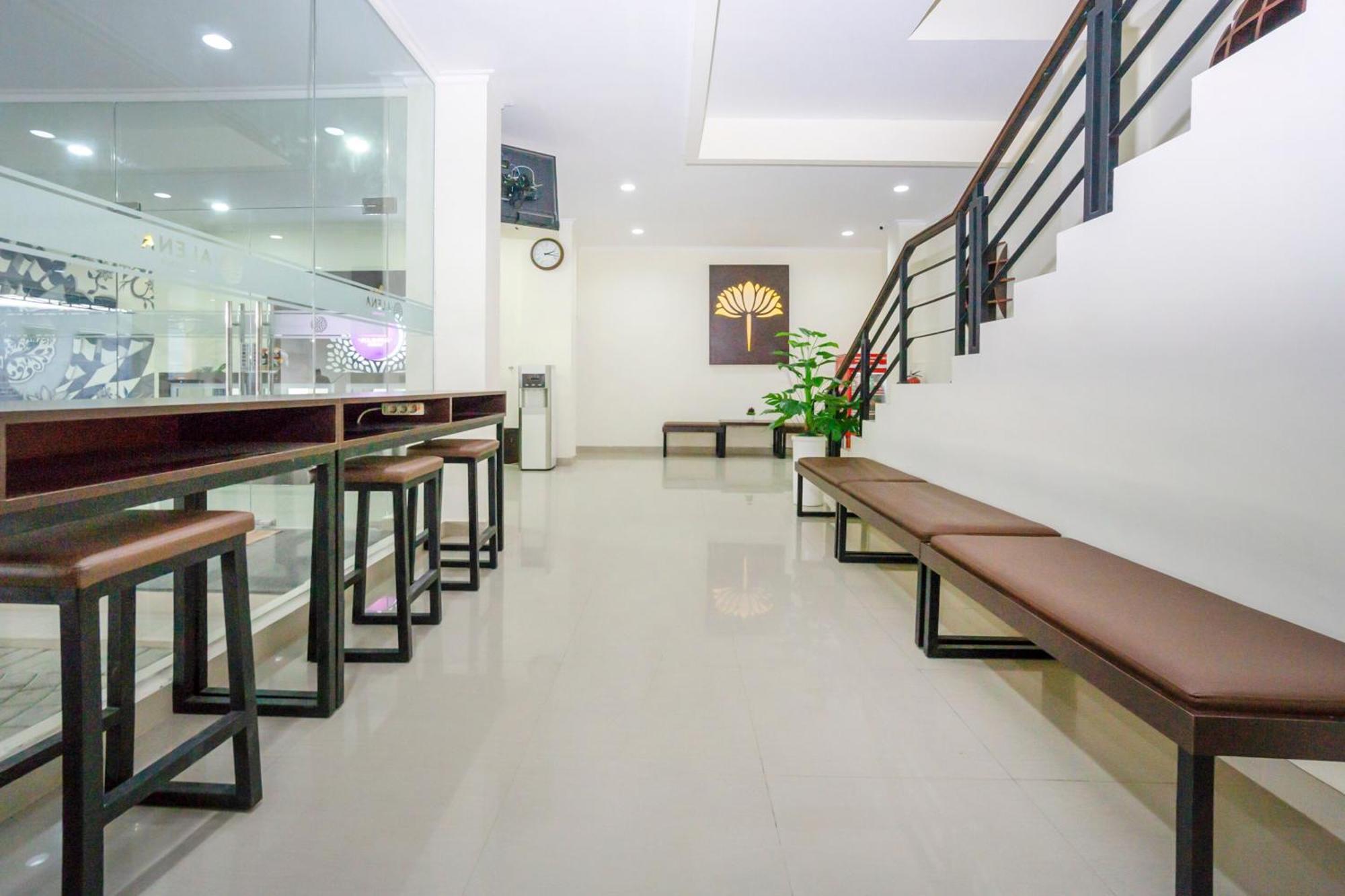 Vaccinated Staff - OYO 1626 Alena Residence Yogyakarta Exterior foto