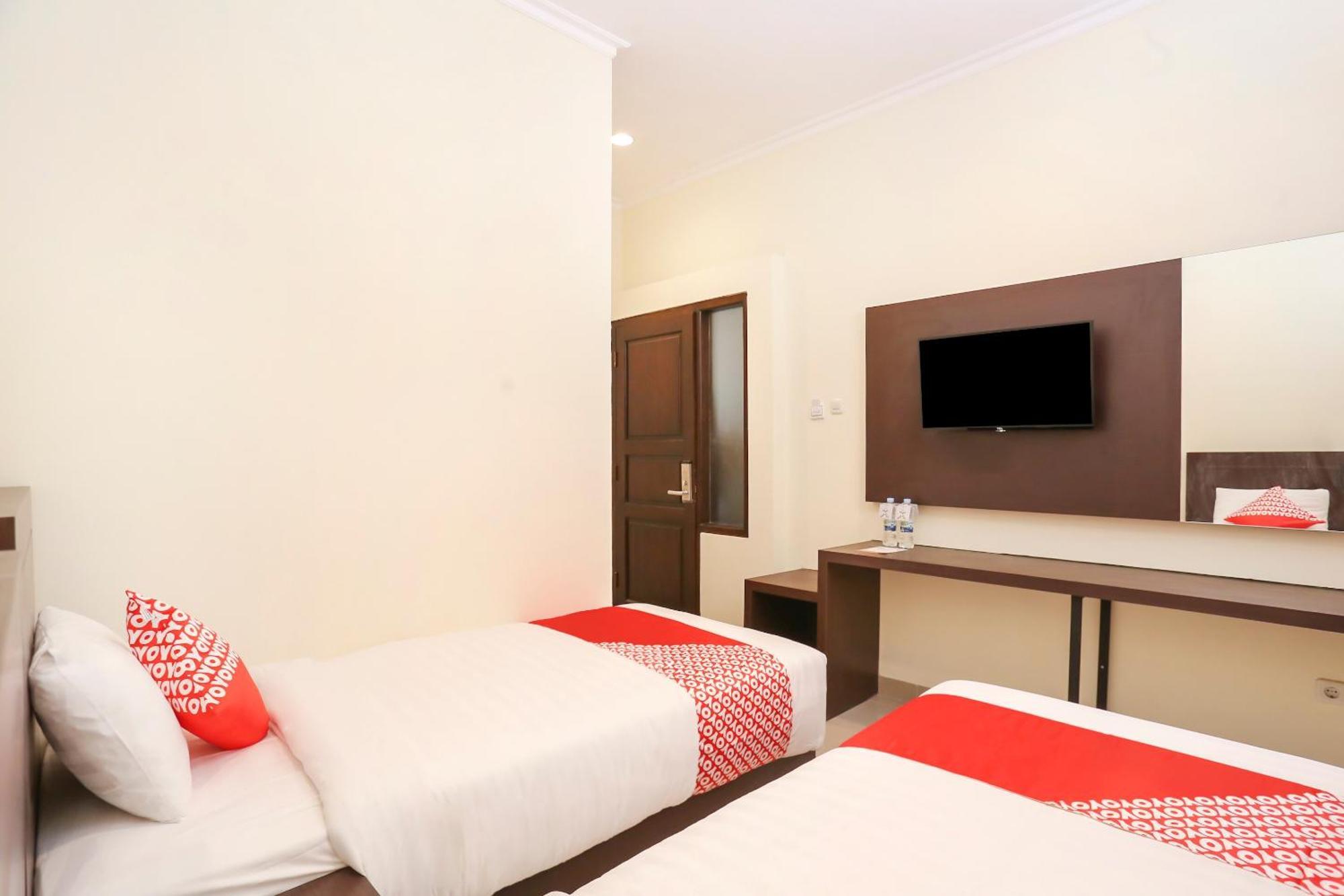 Vaccinated Staff - OYO 1626 Alena Residence Yogyakarta Exterior foto
